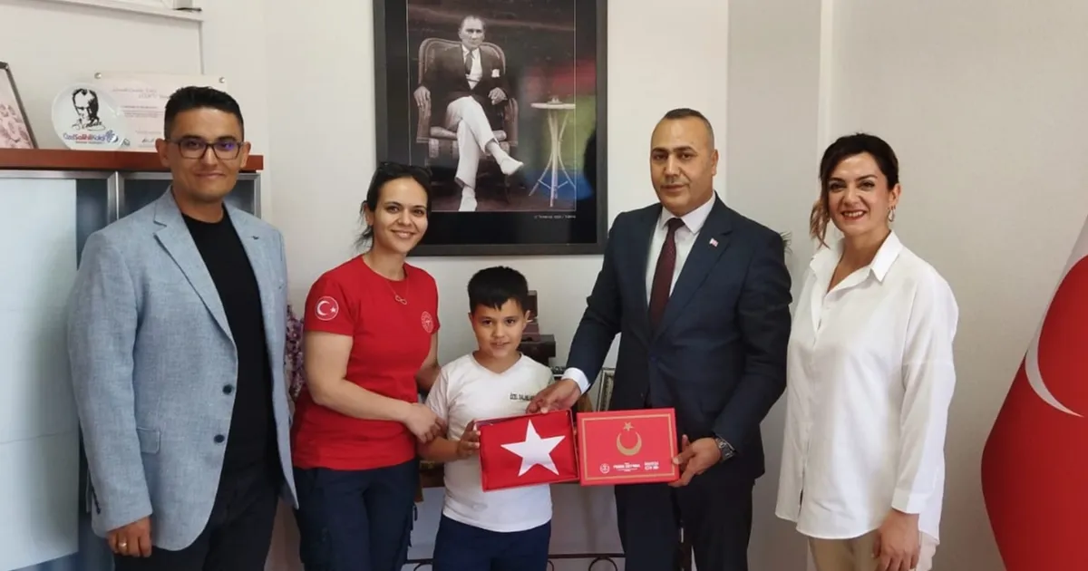 manisa-buyuksehir-sehit-suleyman-gurun-oglunun-ozel-gununu-unutmadi-Fhh9iweI.webp
